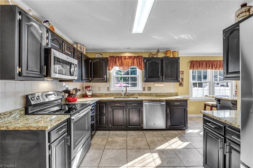3861 Sandlewood Road High Point, NC 27265 - Photo 7 of 25 Gallery Image 7