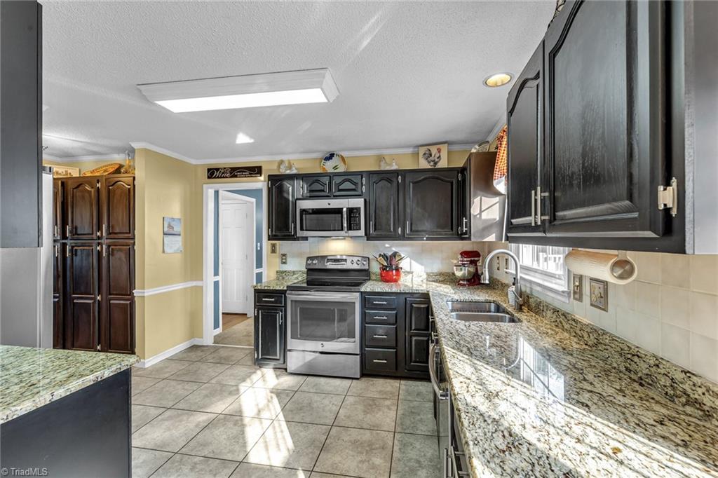 3861 Sandlewood Road High Point, NC 27265 - Photo 9 of 25 Gallery Image 9