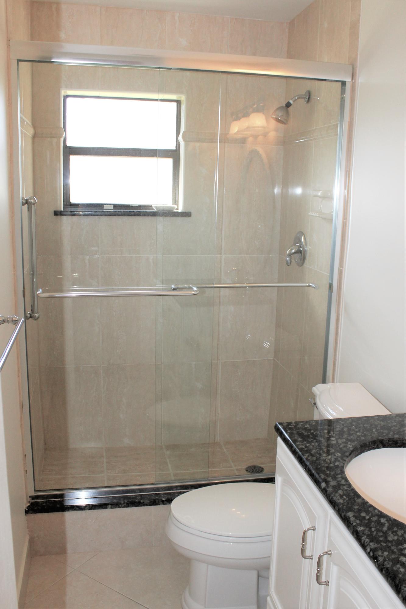 4595 Laurel Tree Road, Unit B Boynton Beach, FL 33436 - Photo 18 of 31 Guest Bathroom