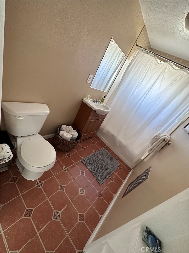 8960 South Samel Road Morongo Valley, CA 92256 - Photo 9 of 13 a bathroom with a toilet and a sink