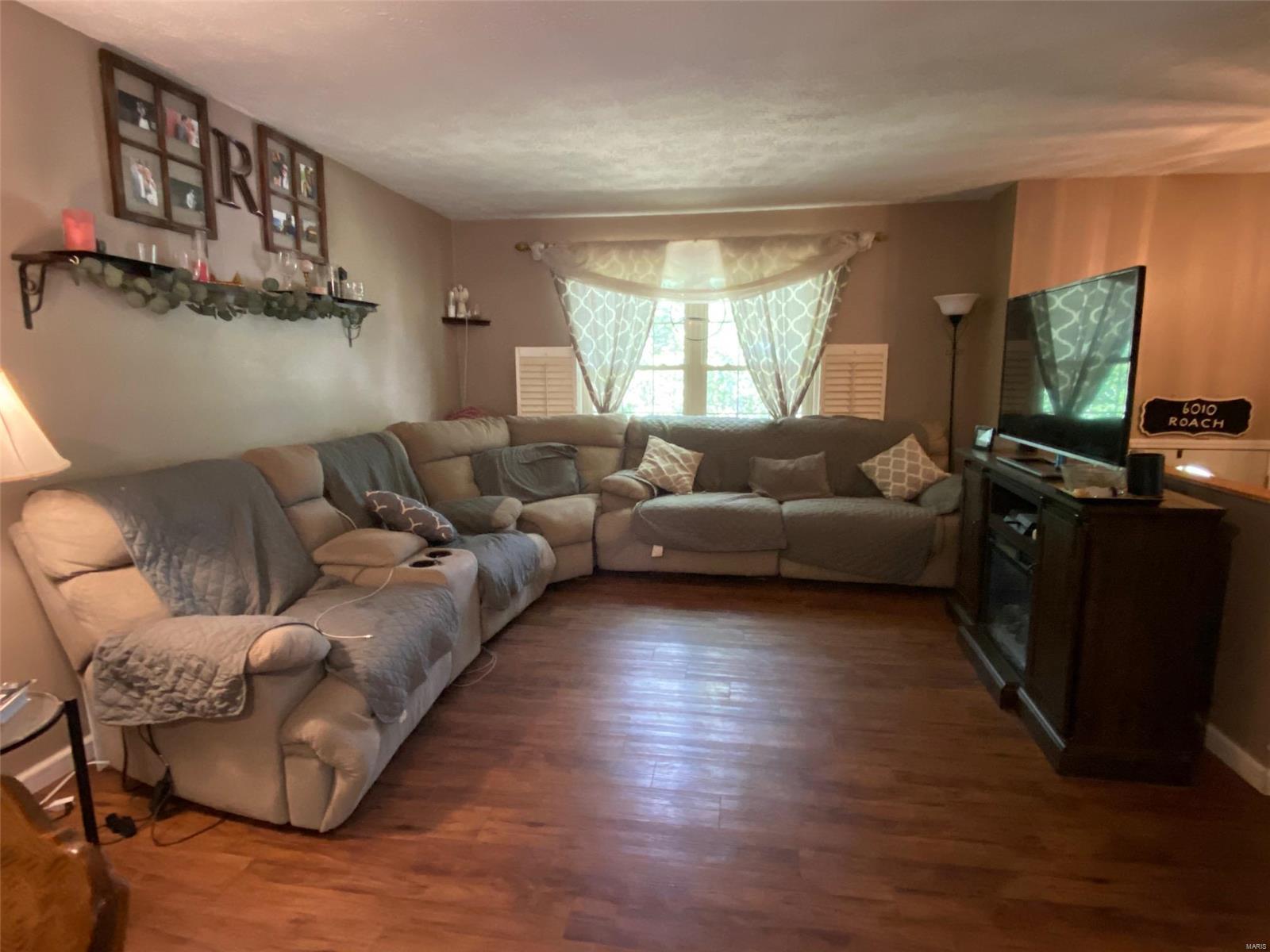 6010 Roach Road Godfrey, IL 62035 - Photo 3 of 17