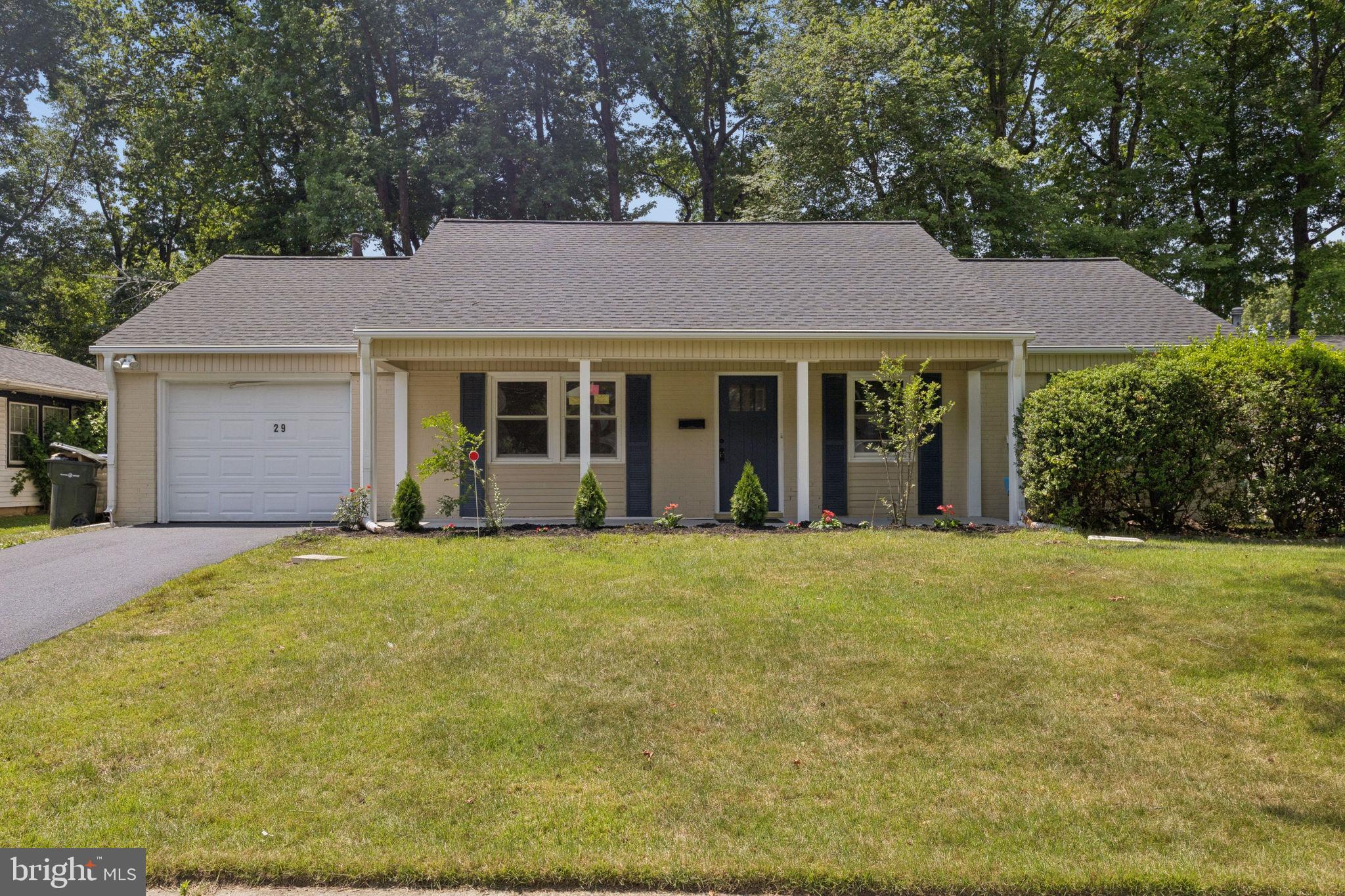 29 Executive Lane Willingboro, NJ 08046 - Photo 1 of 29 Welcome to 29 Executive Ln!