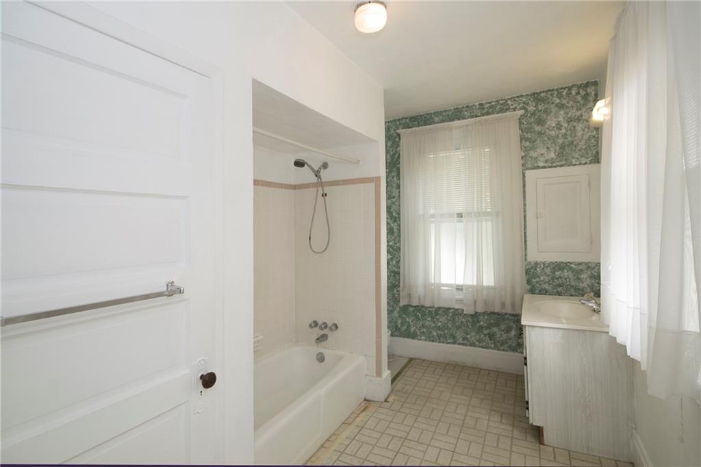 1639 Rutherford Avenue Pittsburgh, PA 15216 - Photo 14 of 22 Bathroom