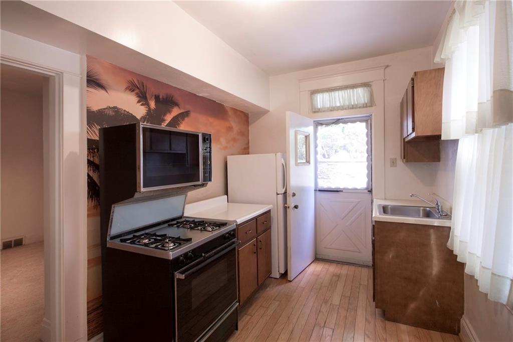 1639 Rutherford Avenue Pittsburgh, PA 15216 - Photo 4 of 22 Kitchen
