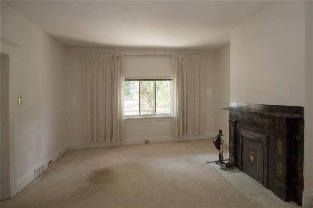 1639 Rutherford Avenue Pittsburgh, PA 15216 - Photo 8 of 22 Living Room