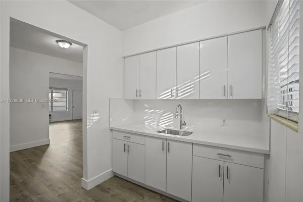 $2,200 | 4172 Chase Avenue, Unit 3, Miami Beach, FL 33140