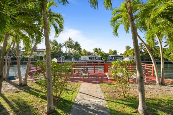 $2,200 | 4172 Chase Avenue, Unit 3, Miami Beach, FL 33140