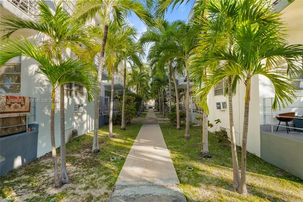 $2,200 | 4172 Chase Avenue, Unit 3, Miami Beach, FL 33140