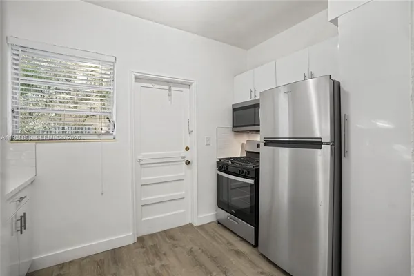 $2,200 | 4172 Chase Avenue, Unit 3, Miami Beach, FL 33140