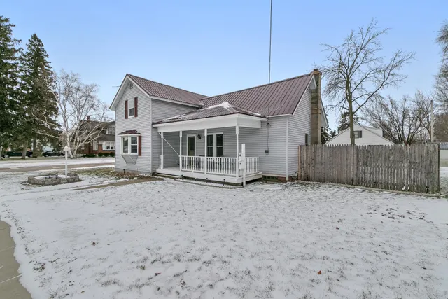 $245,000 | 107 East Chestnut Street, Pardeeville, WI 53954
