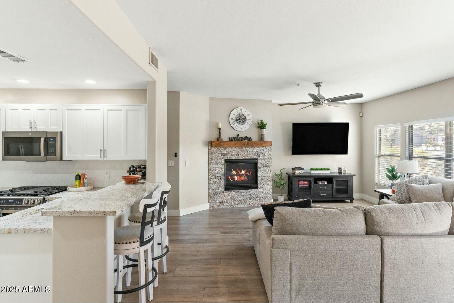 19700 North 76th Street, Unit 1008 Scottsdale, AZ 85255 - Photo 2 of 27 living room