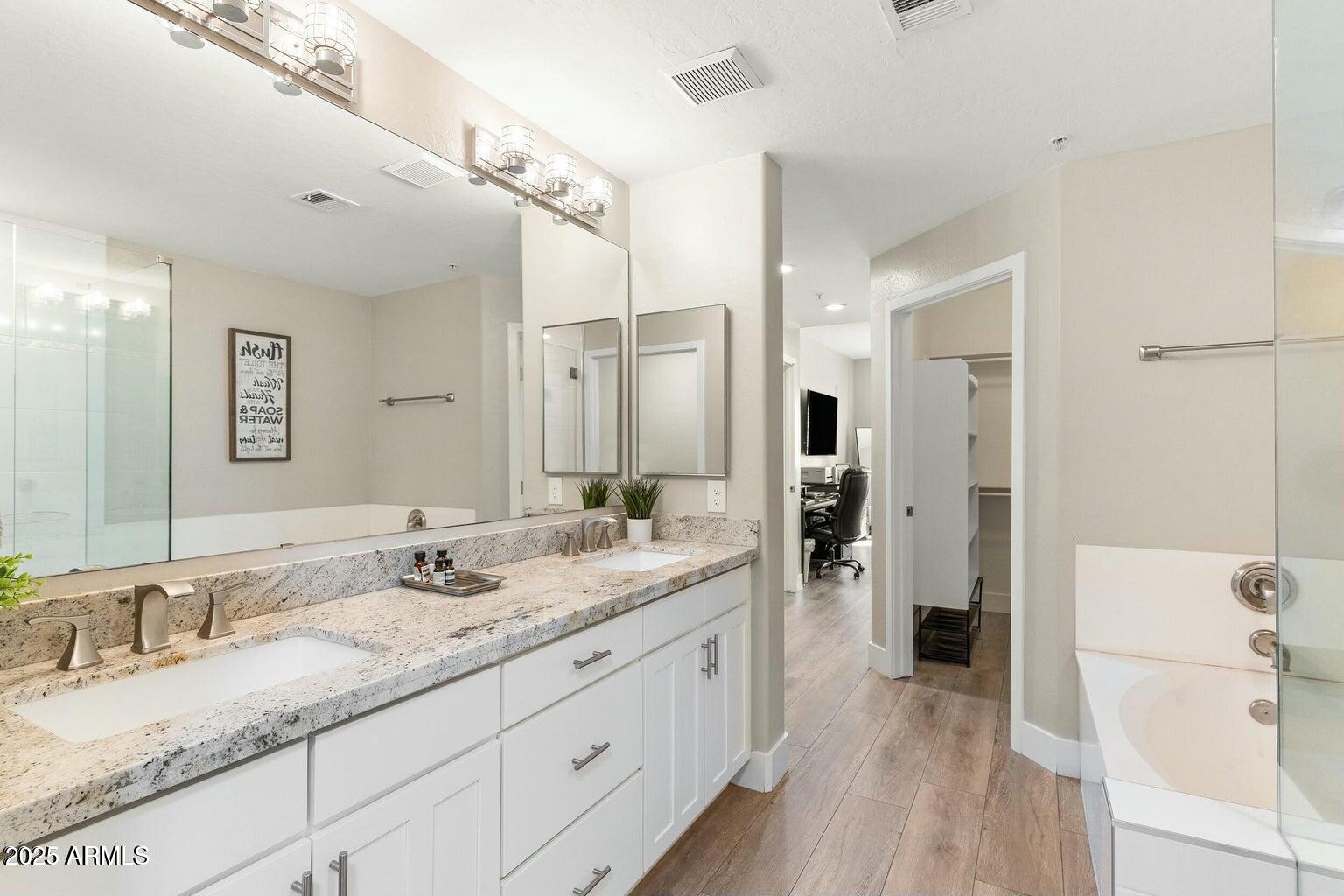 19700 North 76th Street, Unit 1008 Scottsdale, AZ 85255 - Photo 9 of 27 primary bath 3