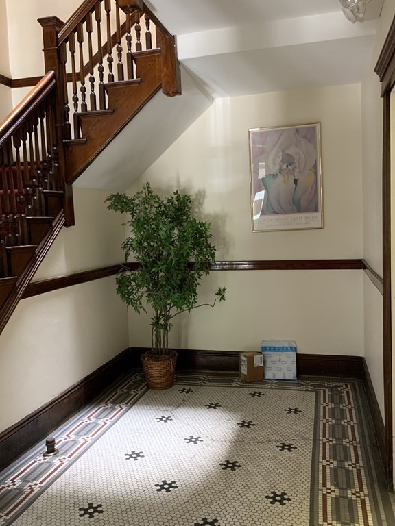 38 Kilsyth Road, Unit 33 Brookline, MA 02445 - Photo 4 of 23 a view of entryway