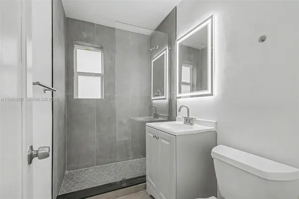 $2,100 | 9160 Northeast 8th Avenue, Unit 2J, Miami Shores, FL 33138