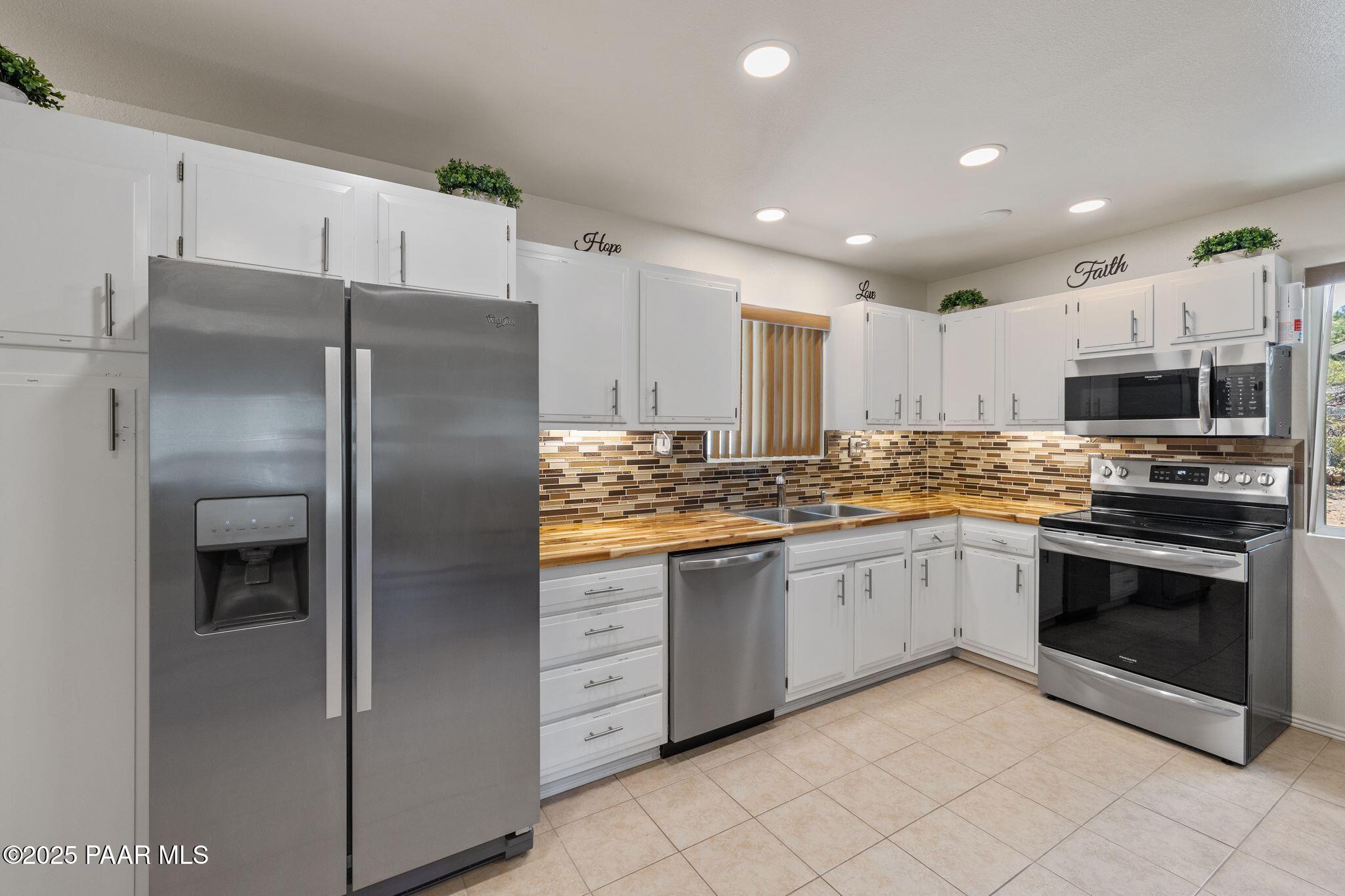2182 West Mountain Laurel Road Prescott, AZ 86303 - Photo 11 of 36 054-Kitchen
