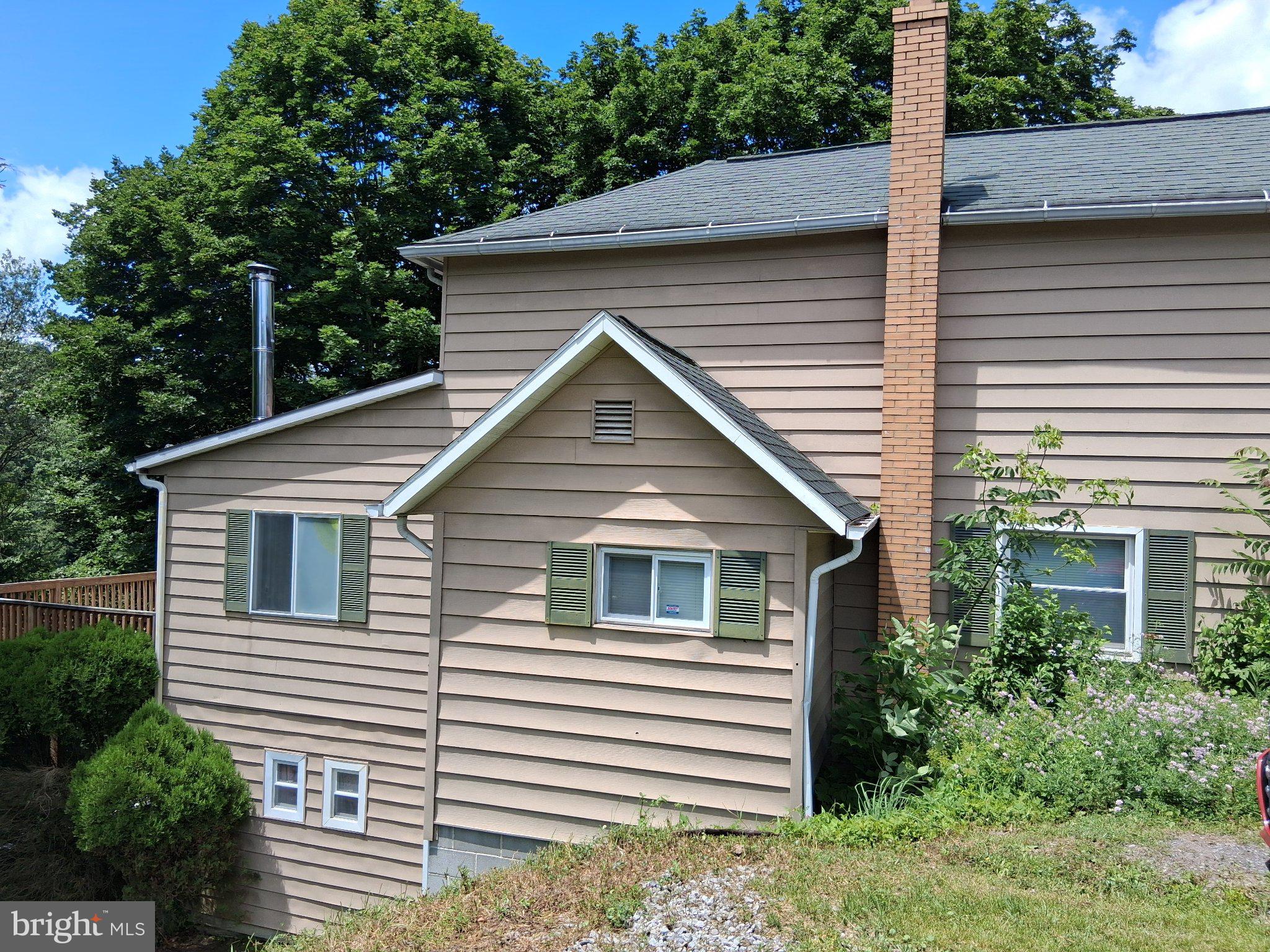265 View Street Johnstown, PA 15902 - Photo 6 of 66 Charming hillside home with greenery.