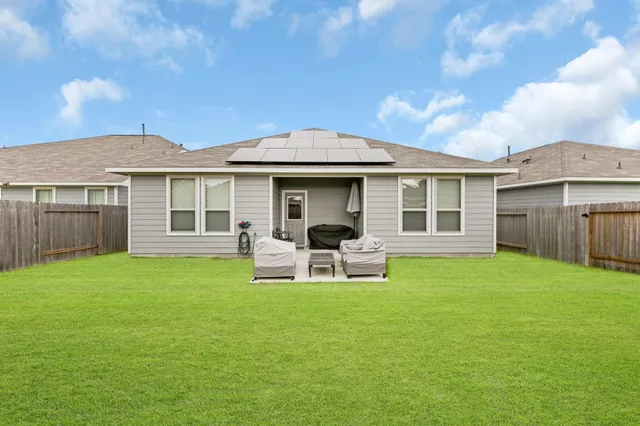a view of a house with backyard porch and garden