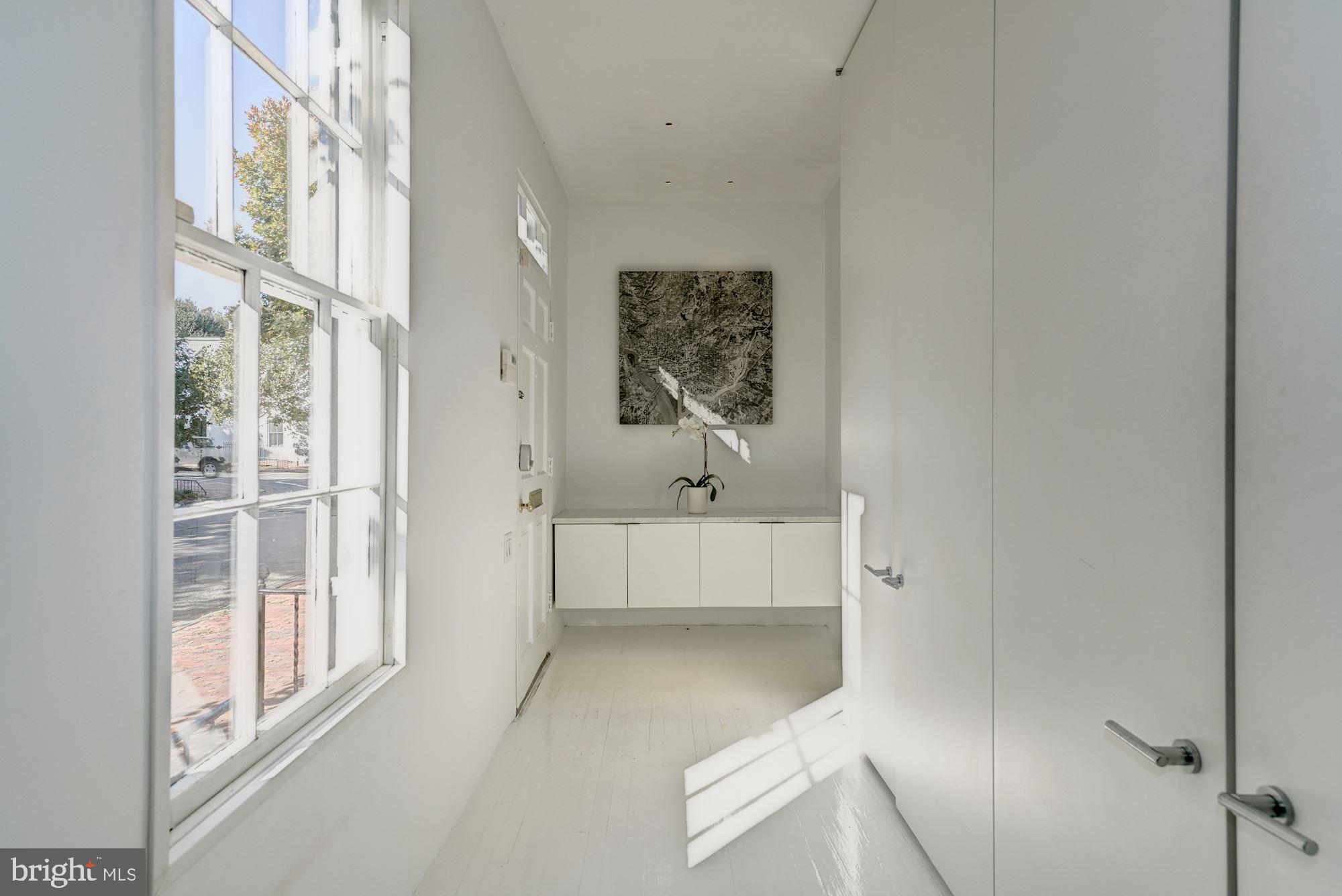 1355 28th Street Northwest Washington, DC 20007 - Photo 4 of 46 Foyer