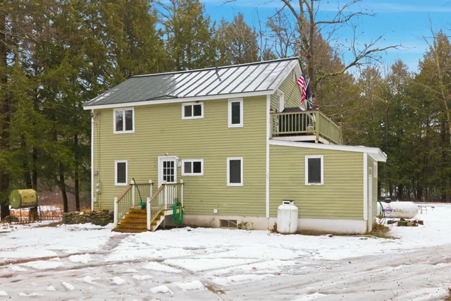$329,000 | 205 West Unity Road, Claremont, NH 03743