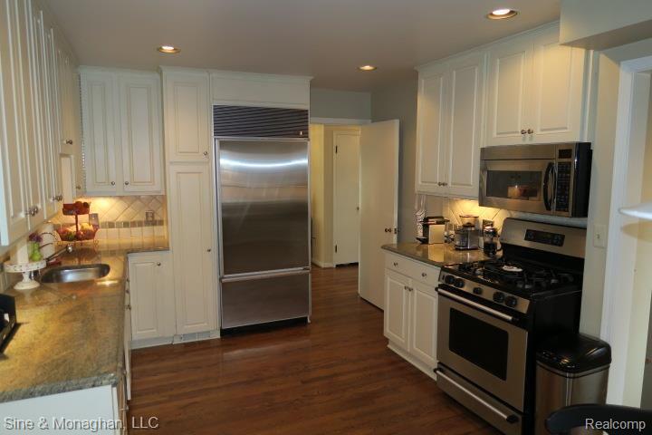332 Cloverly Road Grosse Pointe, MI 48236 - Photo 5 of 40 image25.jpg