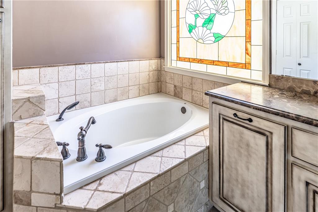 113 Warwick Way Rome, GA 30161 - Photo 24 of 49 a bathroom with a tub sink and mirror