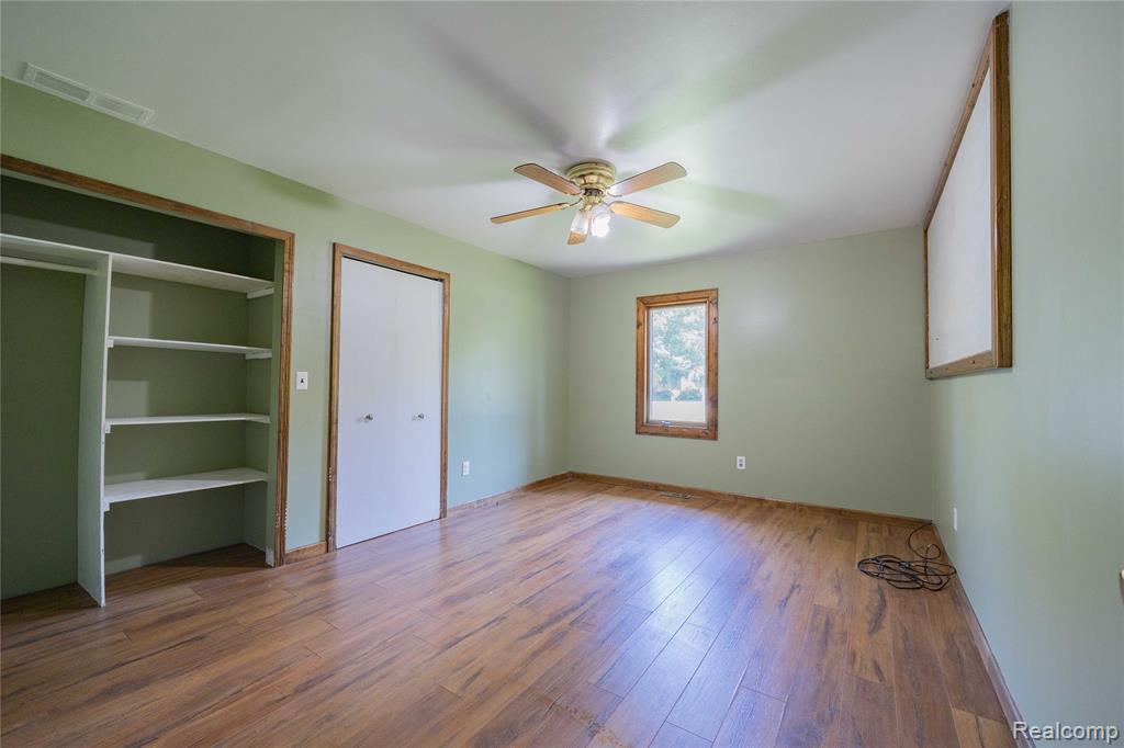 21128 Middlebelt Road New Boston, MI 48164 - Photo 11 of 32