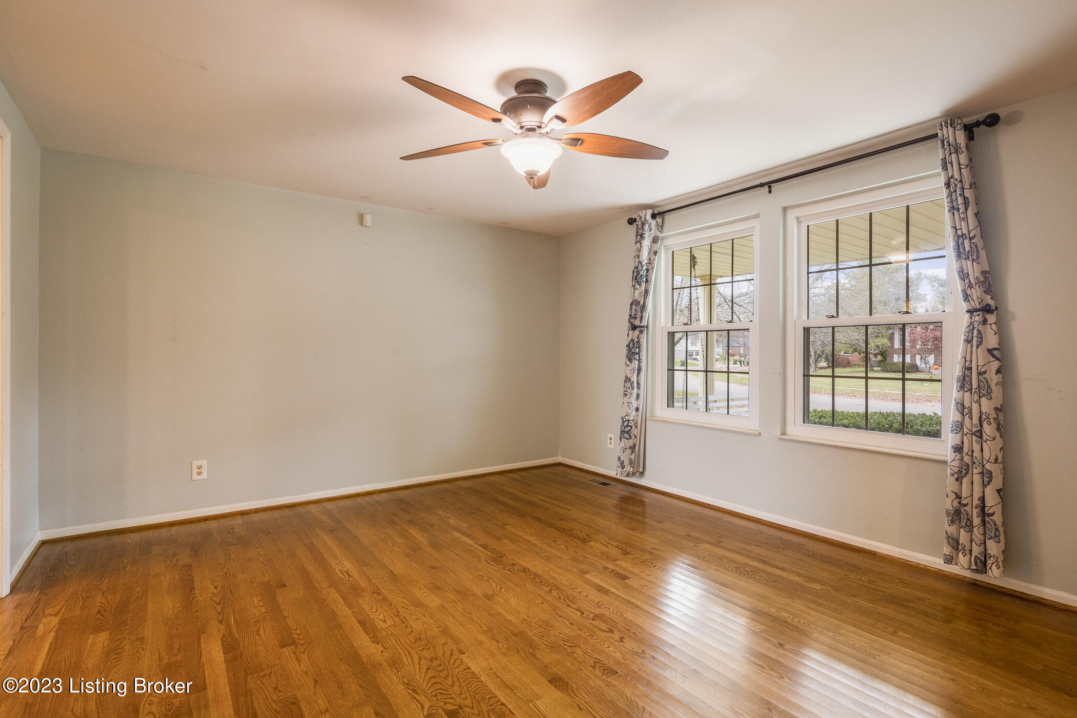 320 Fairmeade Road Louisville, KY 40207 - Photo 8 of 48 Living room