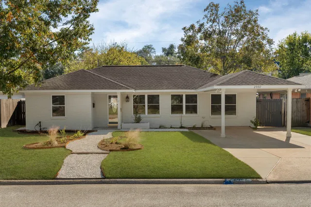 $2,700 | 2007 Wakefield Drive, Houston, TX 77018