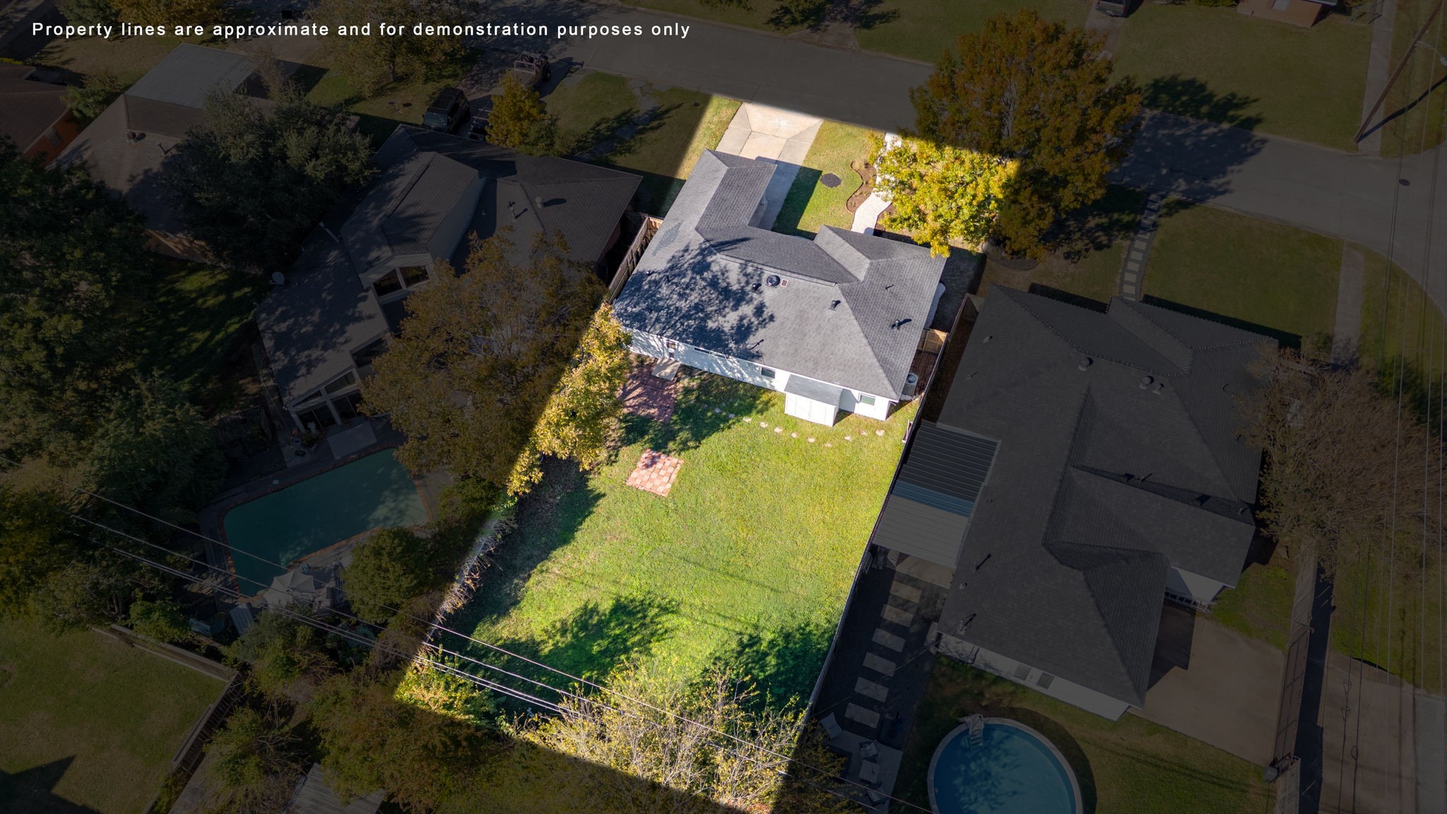 2007 Wakefield Drive Houston, TX 77018 - Photo 27 of 29 Take in the full scope of this property from above, showcasing its generous lot and outdoor possibilities. Plenty of space for entertaining, gardening, or enjoying a private retreat right at home.