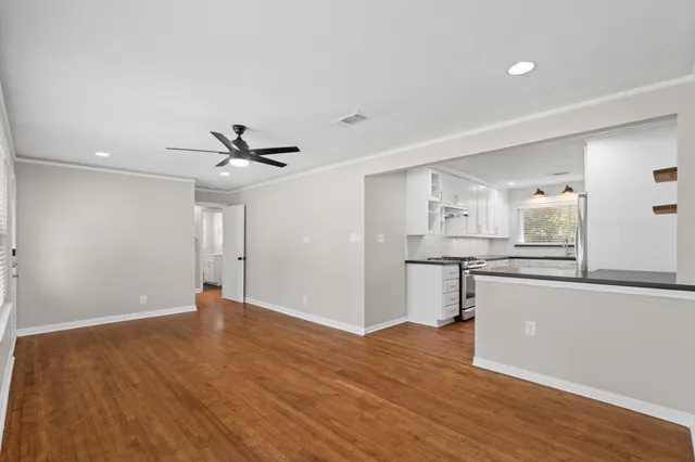 $2,700 | 2007 Wakefield Drive, Houston, TX 77018