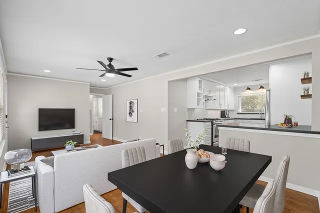 $2,700 | 2007 Wakefield Drive, Houston, TX 77018