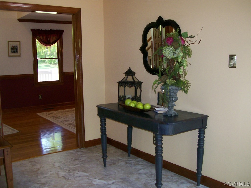 9212 Cattail Road Chesterfield, VA 23838 - Photo 22 of 47 a vase of flowers sitting on a table