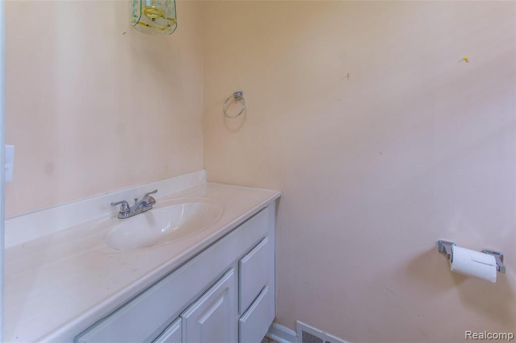 8475 Bridge Road Grosse Ile, MI 48138 - Photo 46 of 68
