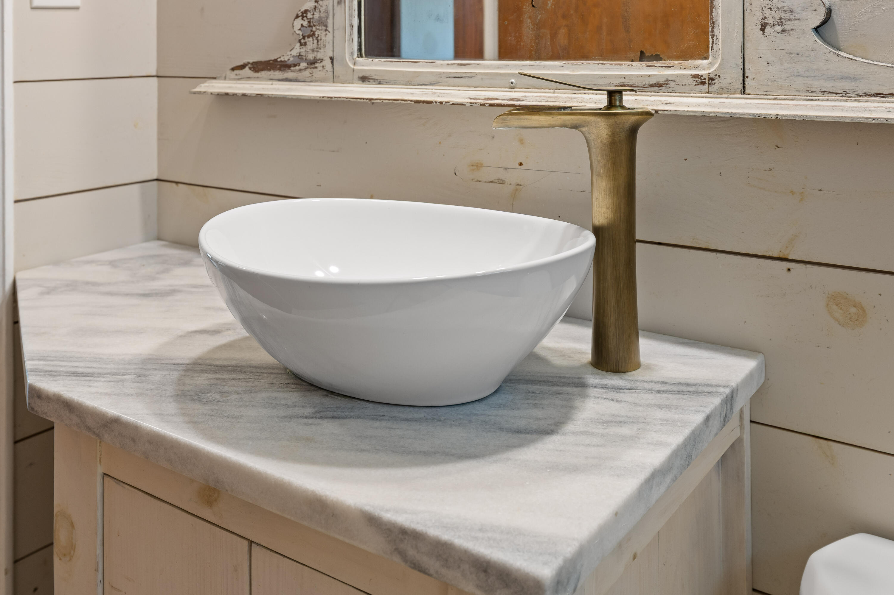 6801 Tyner Road Chattanooga, TN 37421 - Photo 30 of 40 Bathroom Sink