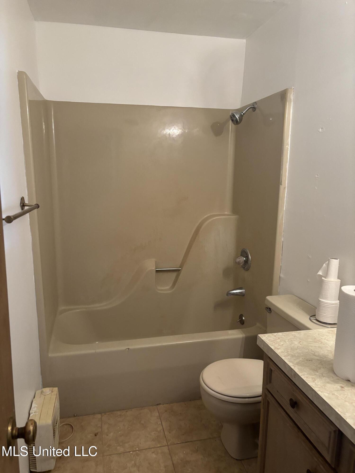 847 Woodbury Road Jackson, MS 39206 - Photo 5 of 12 Downstairs Bath