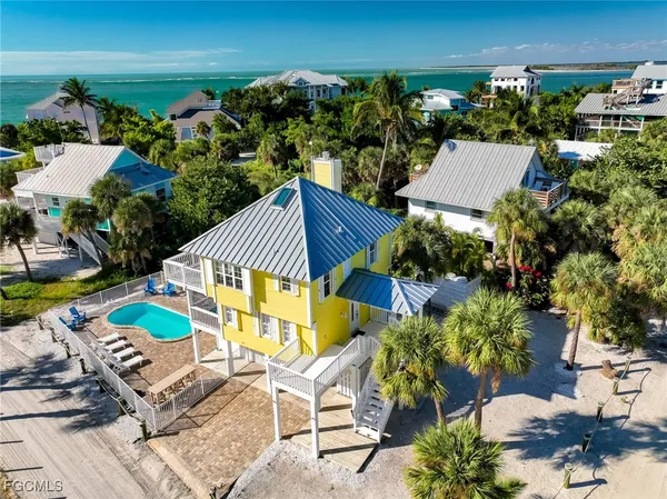 an aerial view of a house having outdoor space