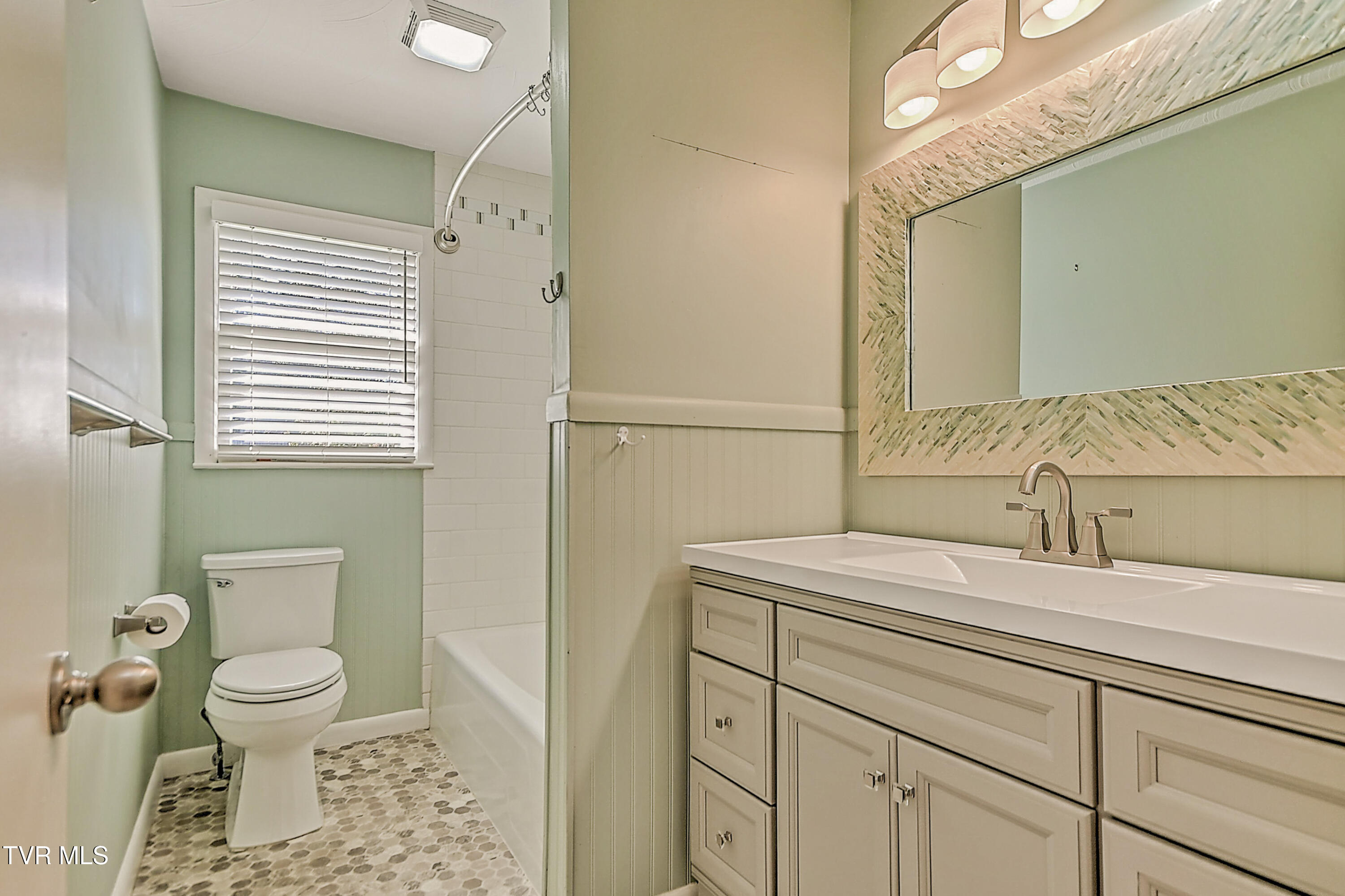 115 Edgefield Road Bristol, TN 37620 - Photo 13 of 36 115 Edgefield JC-16