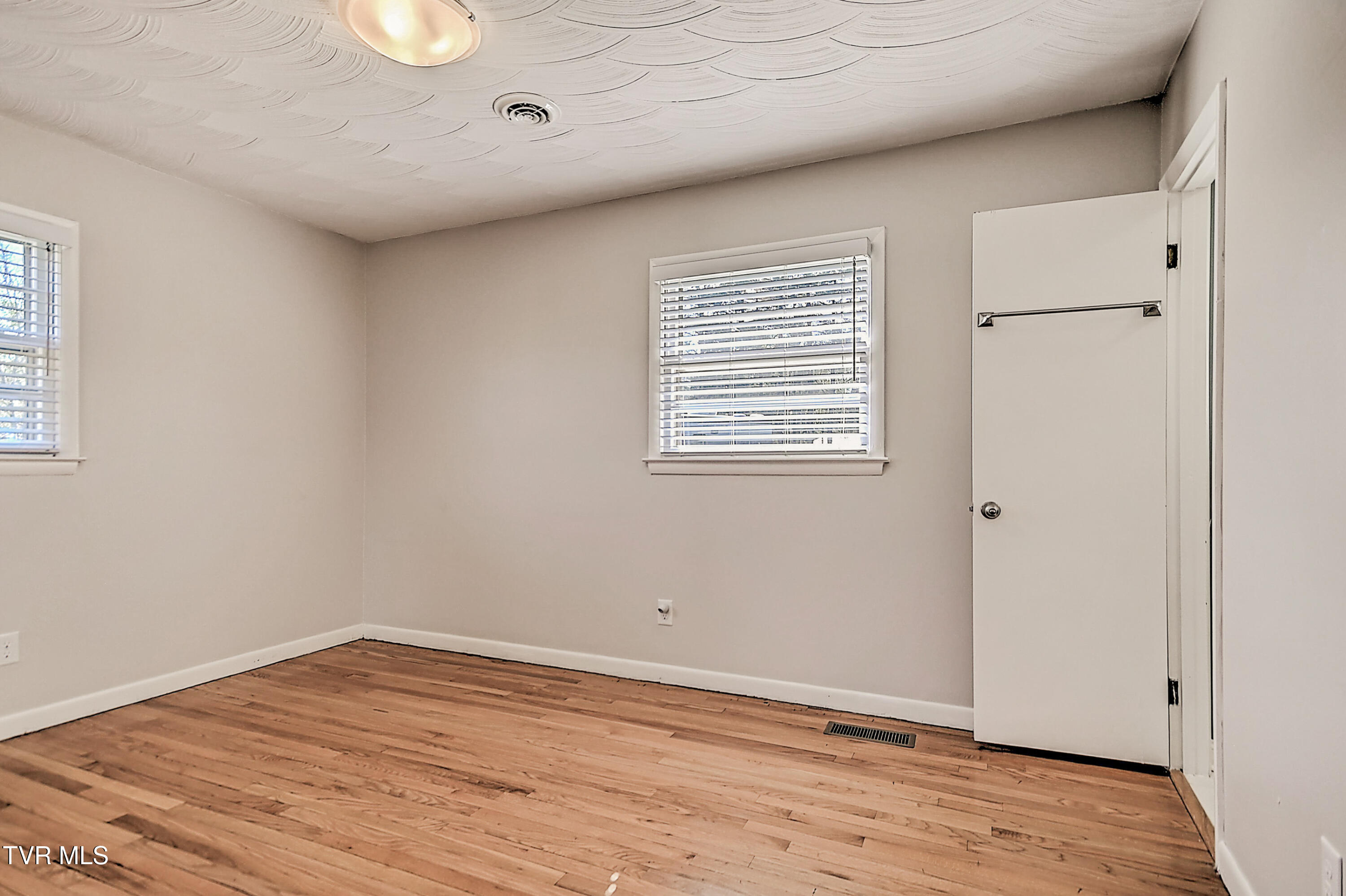 115 Edgefield Road Bristol, TN 37620 - Photo 14 of 36 115 Edgefield JC-17