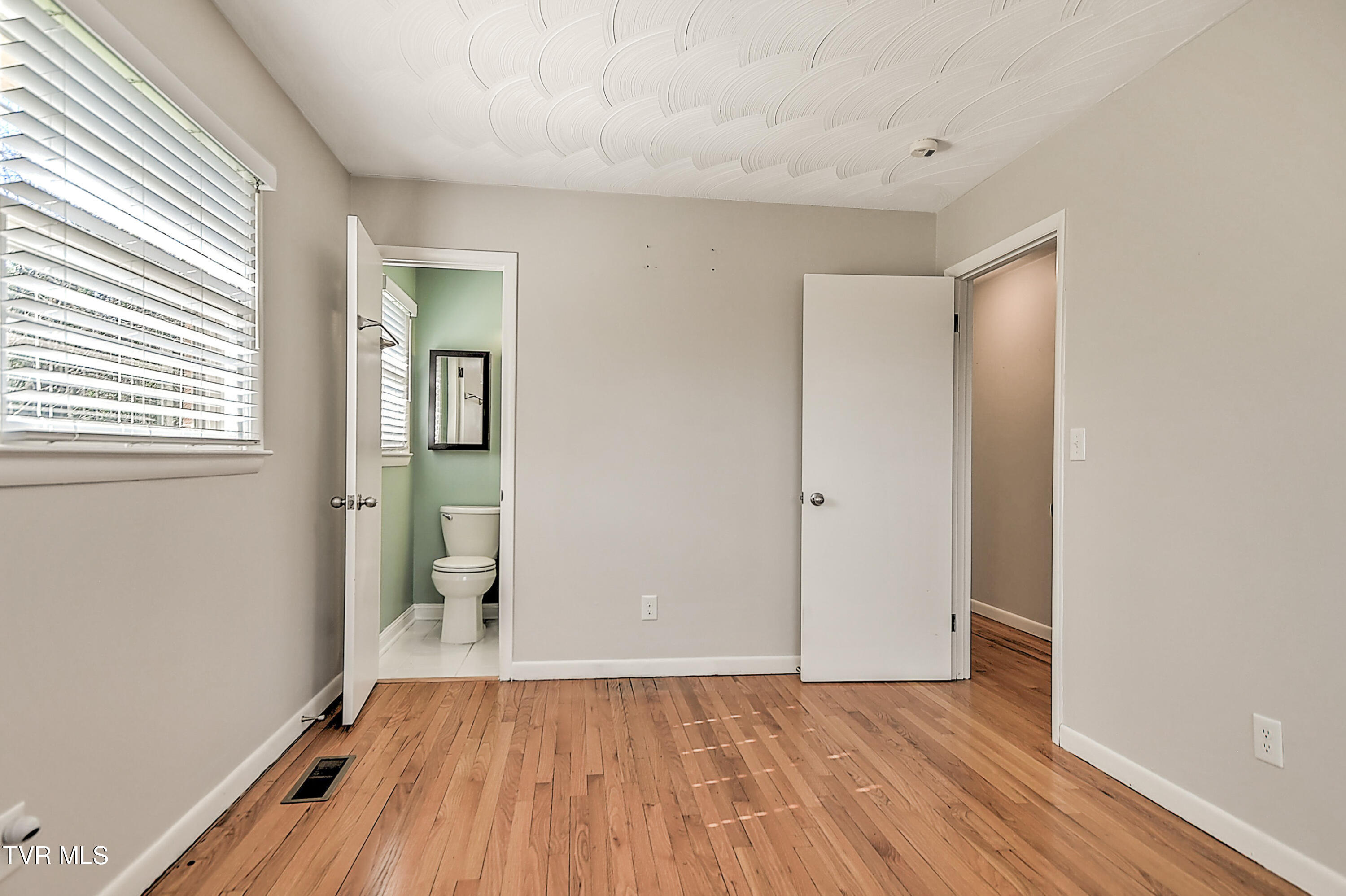 115 Edgefield Road Bristol, TN 37620 - Photo 16 of 36 115 Edgefield JC-19