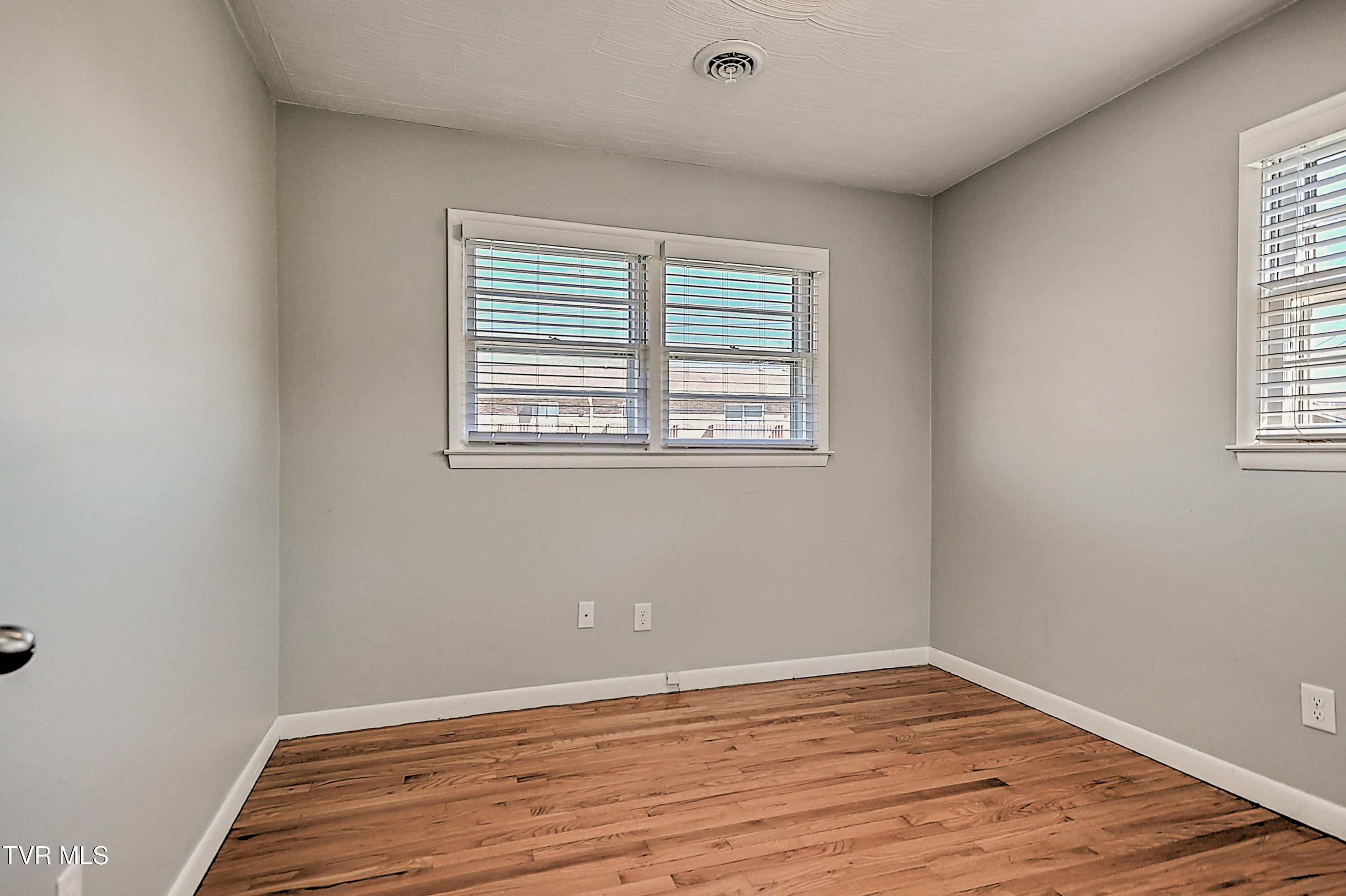 115 Edgefield Road Bristol, TN 37620 - Photo 18 of 36 115 Edgefield JC-21