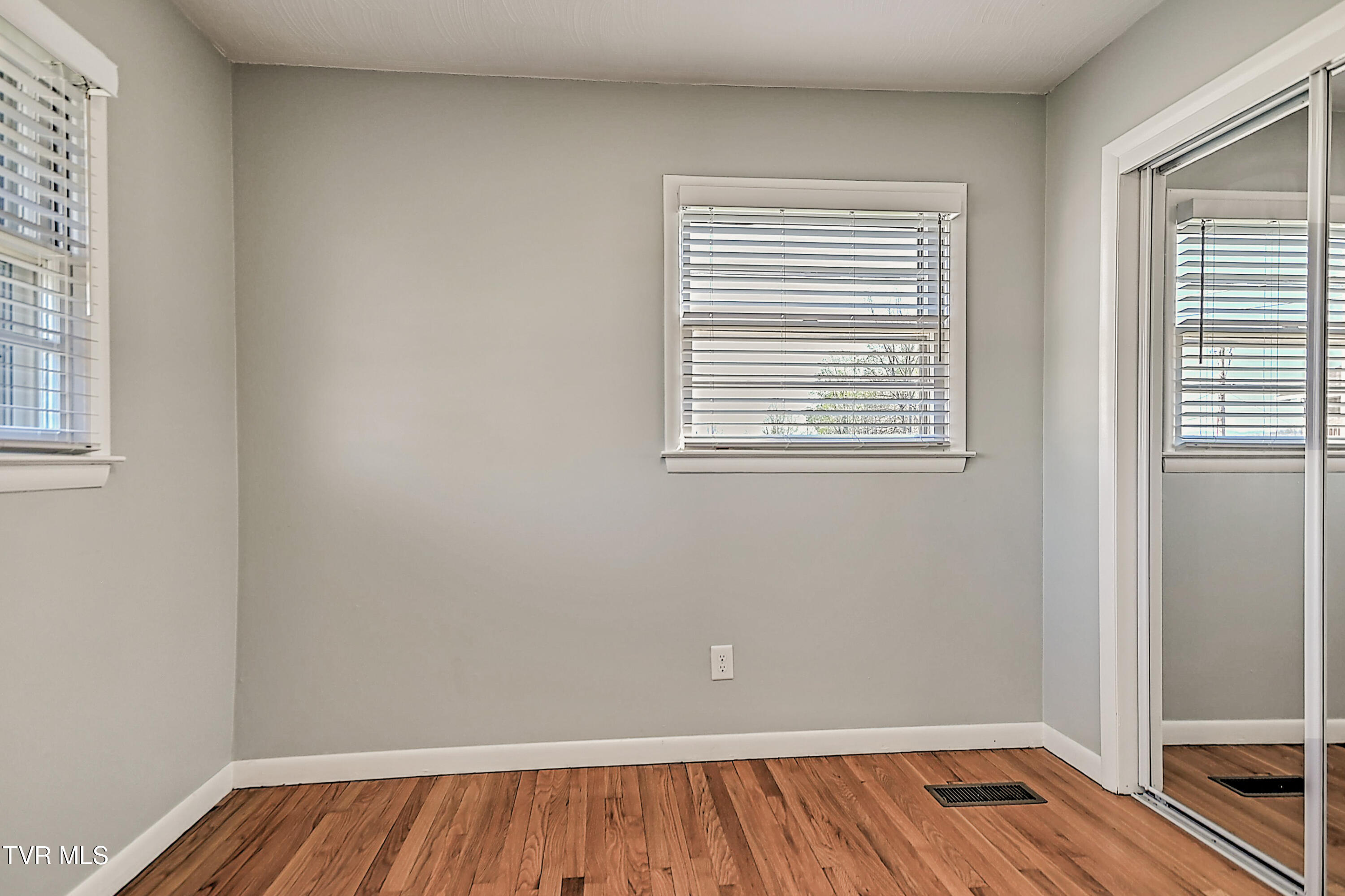 115 Edgefield Road Bristol, TN 37620 - Photo 20 of 36 115 Edgefield JC-23