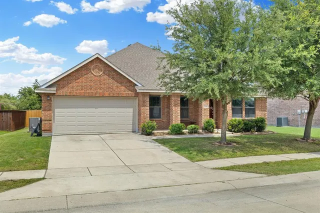 $385,000 | 5640 Lincolnwood Drive, Prosper, TX 75078