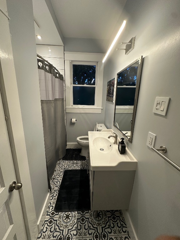 3210 Hampton Road, Unit A B C Austin, TX 78705 - Photo 14 of 39 a bathroom with a sink toilet and shower