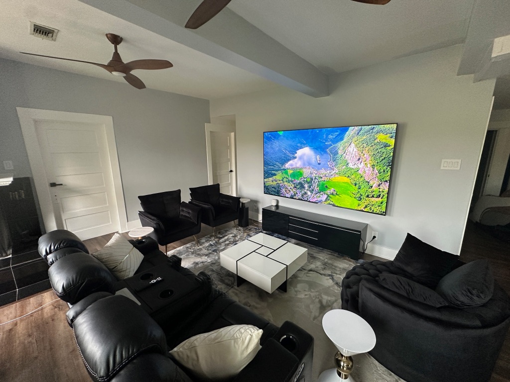 3210 Hampton Road, Unit A B C Austin, TX 78705 - Photo 30 of 39 a living room with furniture and a flat screen tv