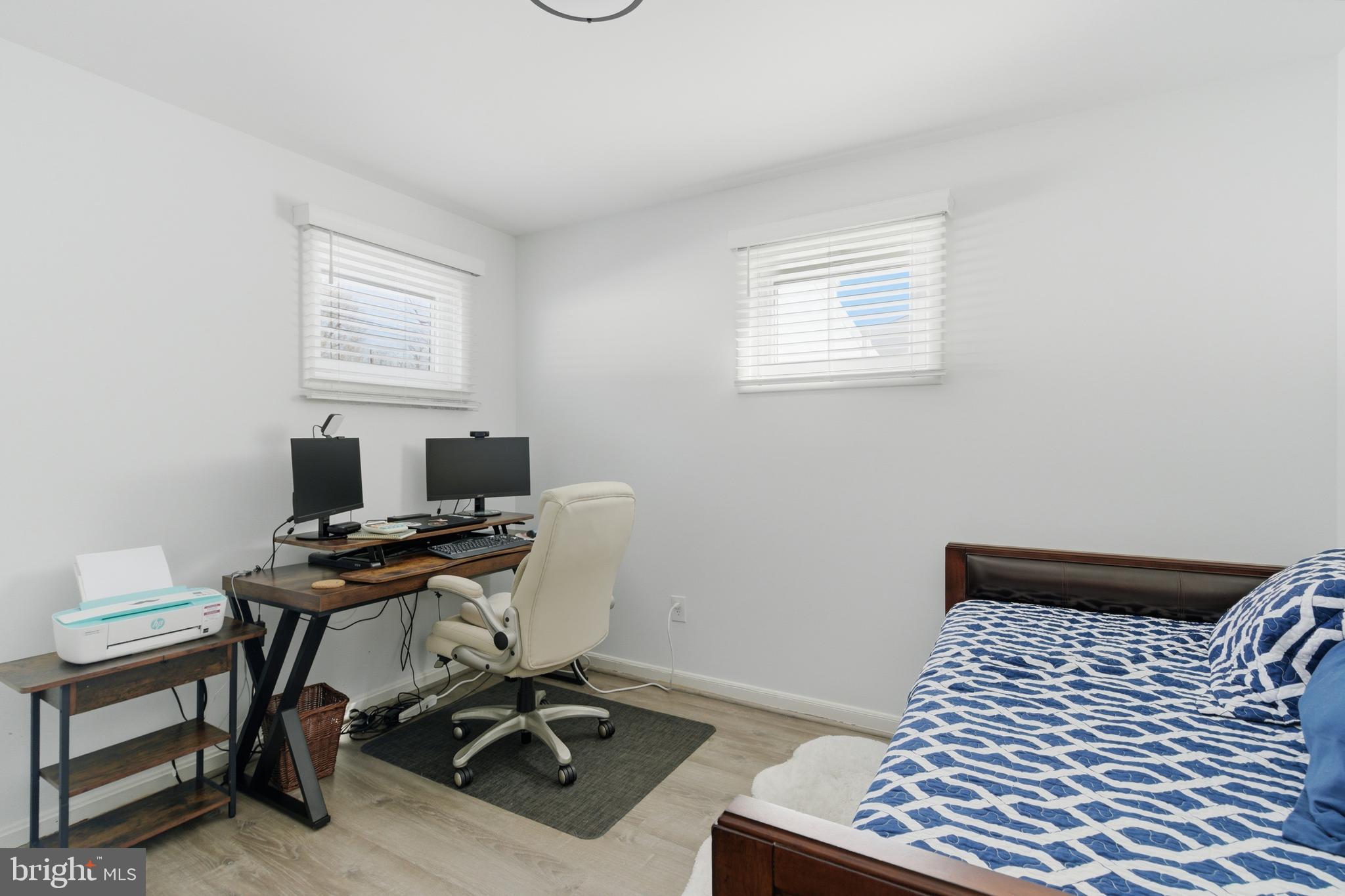 5020 Alta Vista Road Bethesda, MD 20814 - Photo 28 of 41 a bedroom with a workspace
