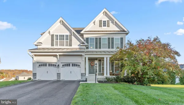 a view of outdoor space yard and front view of a house