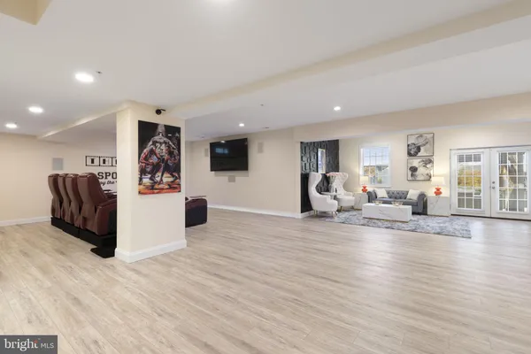 a black and white photo of a living room
