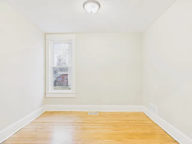 $200,000 | 1933 Hillside Avenue North, Minneapolis, MN 55411