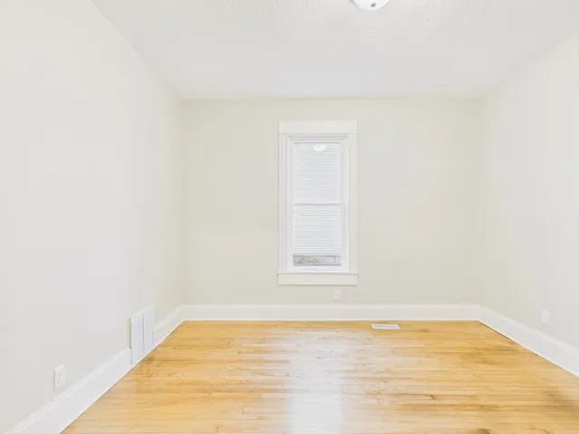 $200,000 | 1933 Hillside Avenue North, Minneapolis, MN 55411