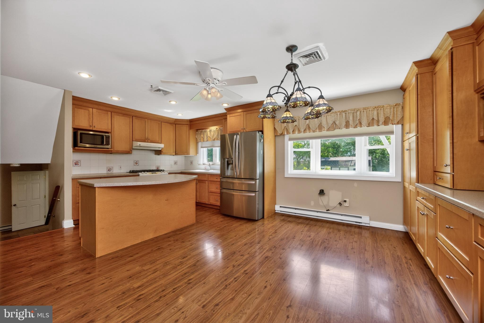 726 Claire Road Warminster, PA 18974 - Photo 4 of 36